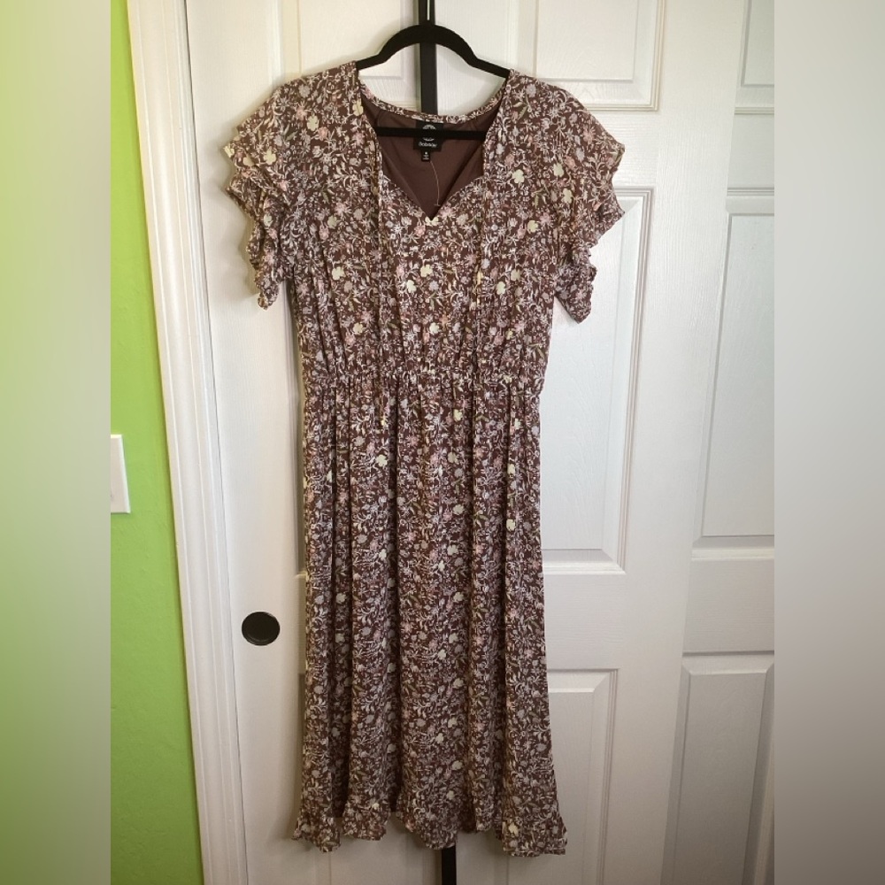 Bobeau Floral Maxi Dress in Brown and Cream, size Medium